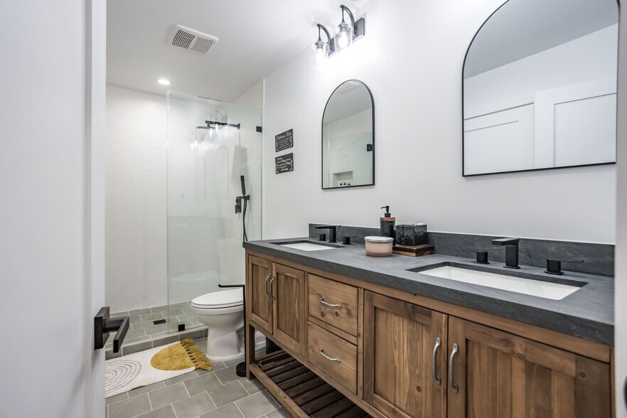 Building Photo - 19119 Ingomar St