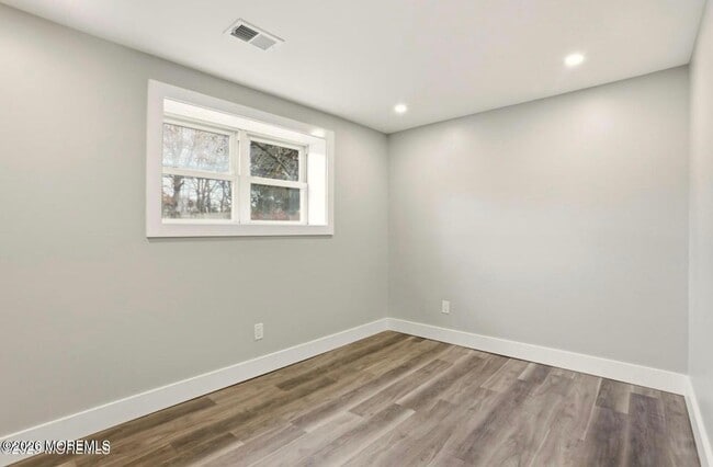 Building Photo - 112 Manhattan St