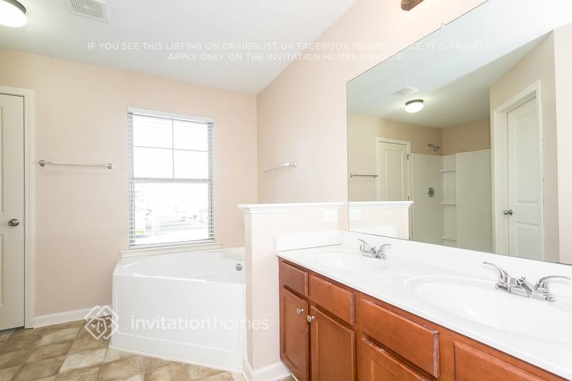 Building Photo - 4800 Medlock Trail Ct SW