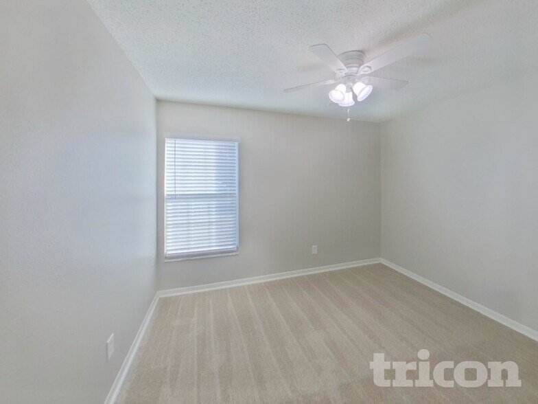 Building Photo - 910 Sunridge Point Dr