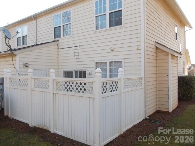 Building Photo - 8488 Chaceview Ct