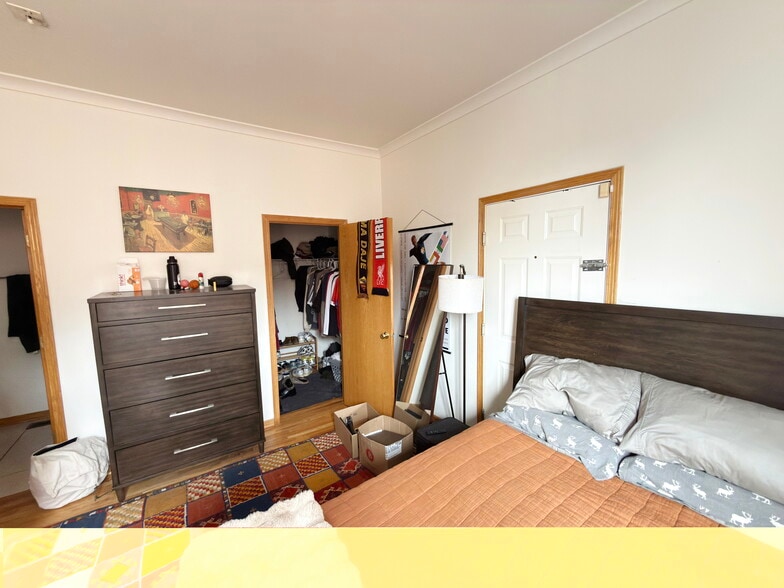 Building Photo - 1446 N Leavitt St