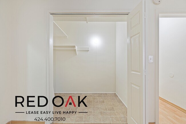 Building Photo - 400 S Kenmore Ave