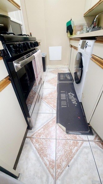 Building Photo - 105-26 63rd Rd