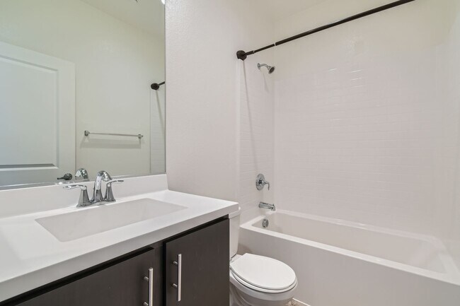 Building Photo - Stylish Three-Story Townhome with Private Courtyard & Pool Access