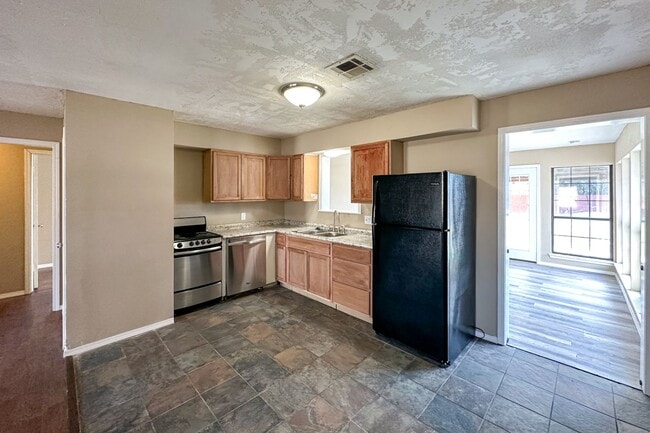 Building Photo - Beautiful 3 Bed 2 Bath in the Heart of Moore!