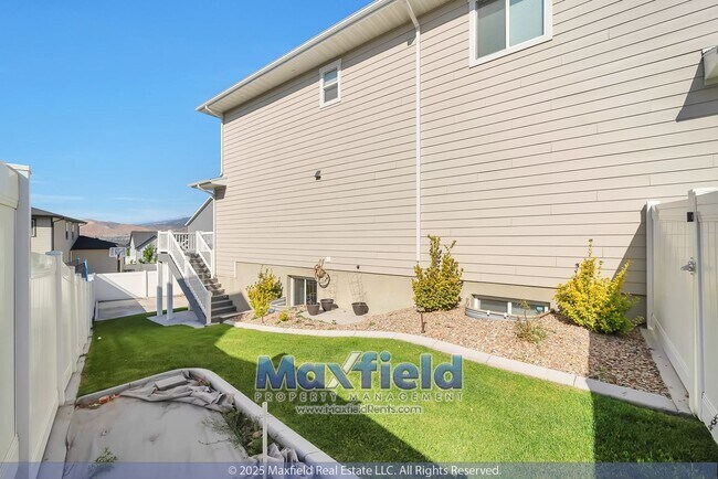 Building Photo - Modern EV Friendly Upgraded 5 BD 4 BA 3 GA...
