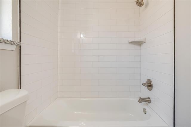 Building Photo - 921 Willow Cir S