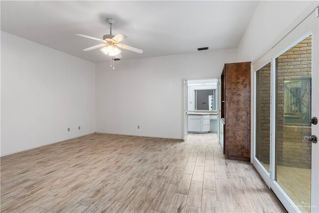 Building Photo - 411 Zinnia Ave
