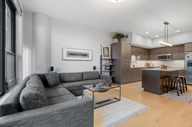 Building Photo - 740 Portland Ave