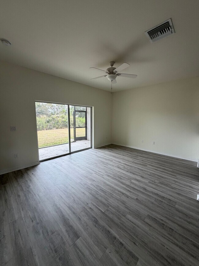 Building Photo - 1060 San Cristobal Ave