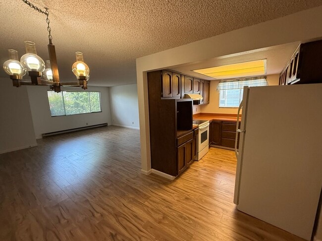 Building Photo - Spacious Single-Level Living with Retro Charm, Private Garage & Abundant Storage