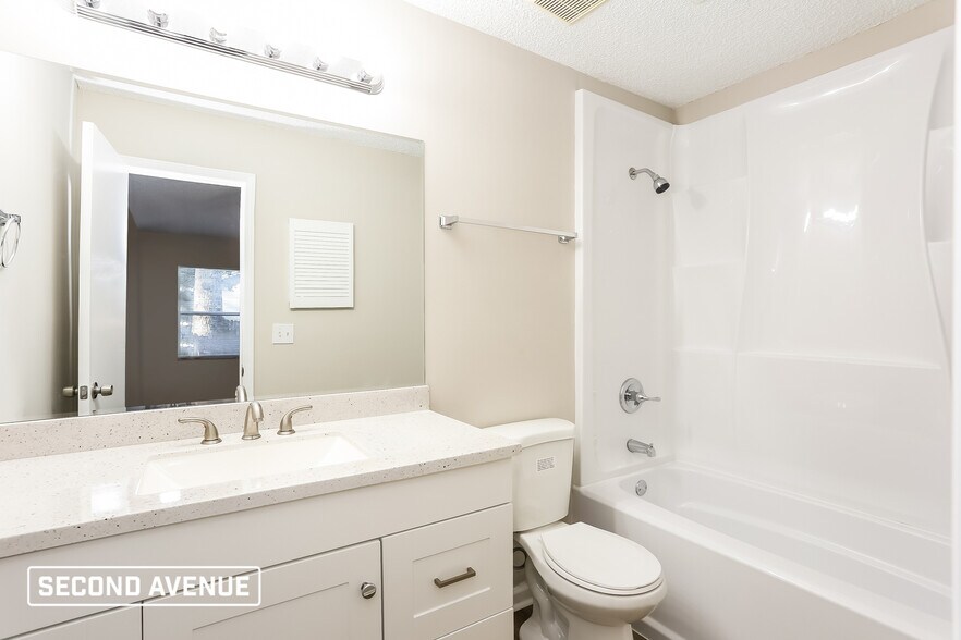 Building Photo - 6114 Delmar Pl