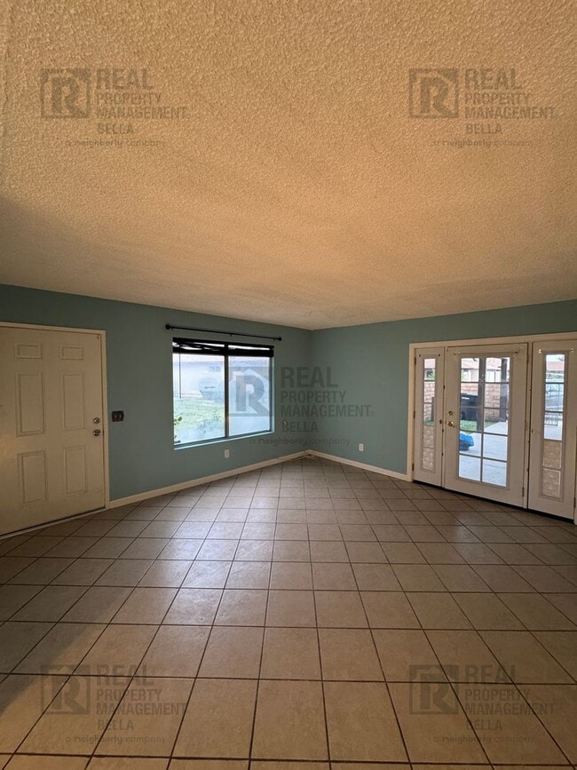 Building Photo - 55+ COMMUNITY- Charming 2-Bed, 2-Bath Home in Desirable 55+ Sunrise Community