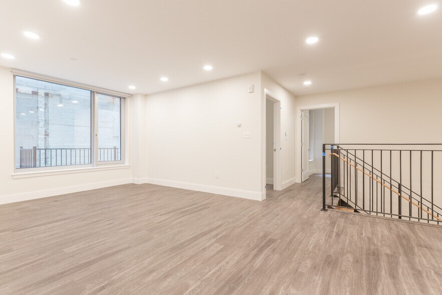 Building Photo - 1060 Tremont St