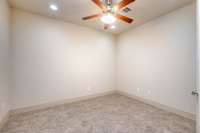 Building Photo - 24111 Valencia Ridge Ln