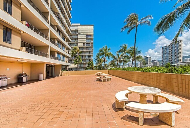 Building Photo - 2121 Ala Wai Blvd