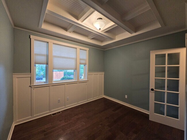 Building Photo - 3 bedroom, 2.5 bathroom house!!!
