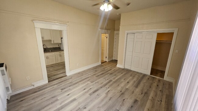 Building Photo - 743 S Burlington Ave