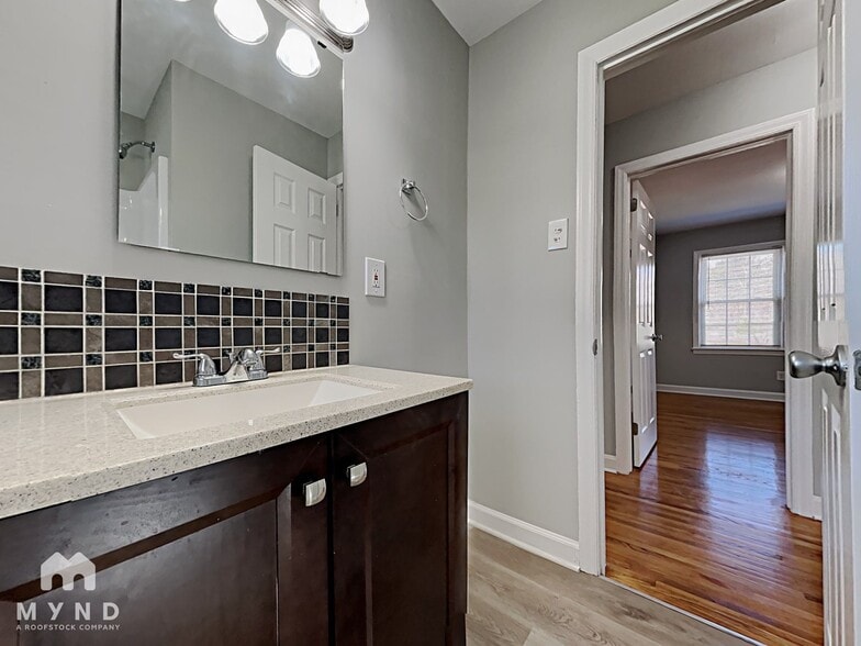 Building Photo - 4010 Crestridge Dr