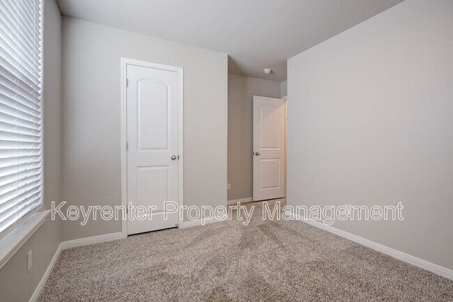 Building Photo - 1612 Maroon Dr