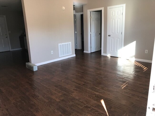 Building Photo - 859 Meadowlark Circle