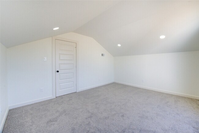 Building Photo - 2928 El Fenice Ln