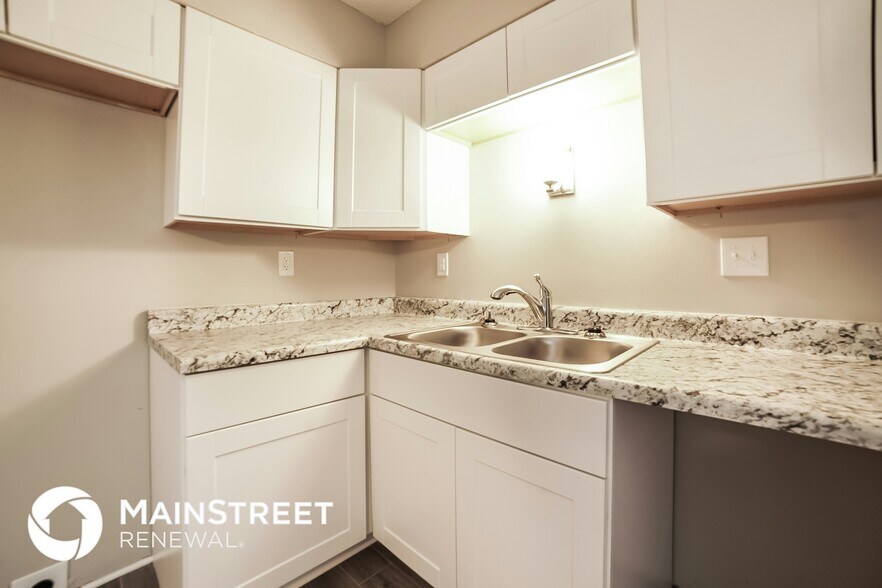 Building Photo - 3805 Ivanhoe Dr