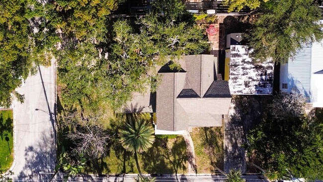 Building Photo - 14 Sanchez Ave