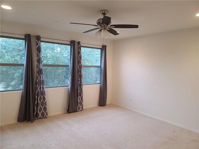 Building Photo - 9002 Moonstone Dr