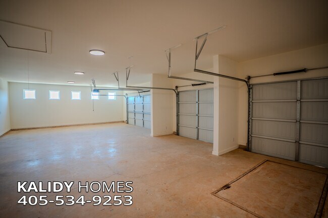 Building Photo - 2103 Kalidy Dr