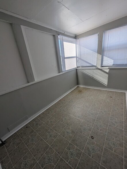 Building Photo - 1463 Dixwell Ave