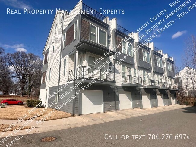 Building Photo - Stunning 3BR/4BA Townhouse in Charlotte!