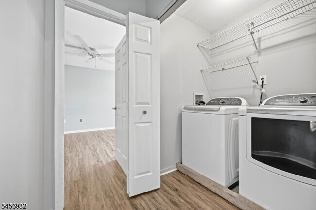 Building Photo - 81 Village Cir
