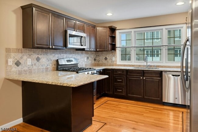 Building Photo - 102 Montgomery St