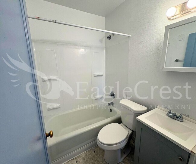 Building Photo - Charming 2-Bedroom Home with Modern Finishes & Open Yard