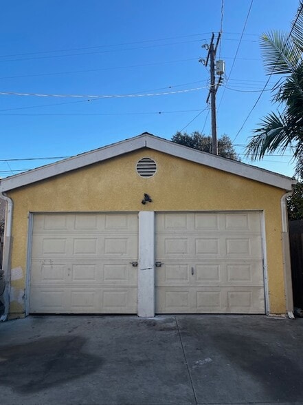 Building Photo - 238 E 73rd St