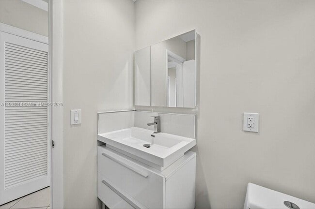 Building Photo - 349 Santander Ave