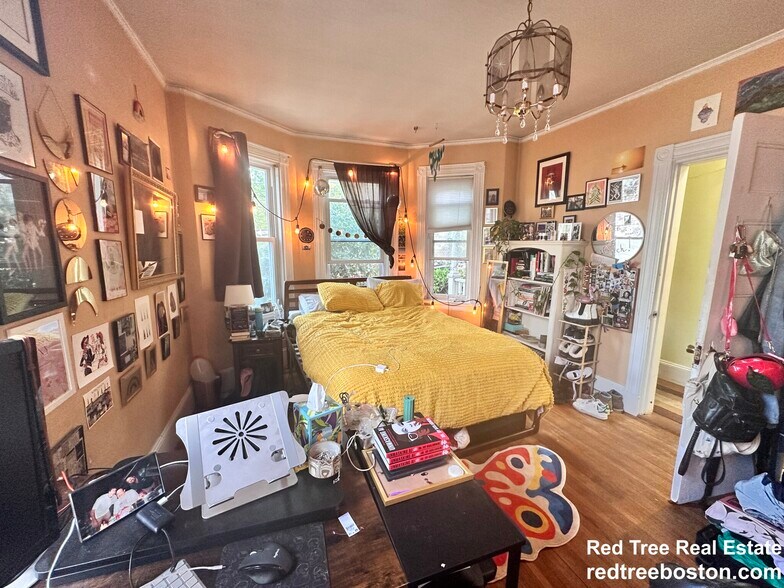 Building Photo - 52 Dustin St