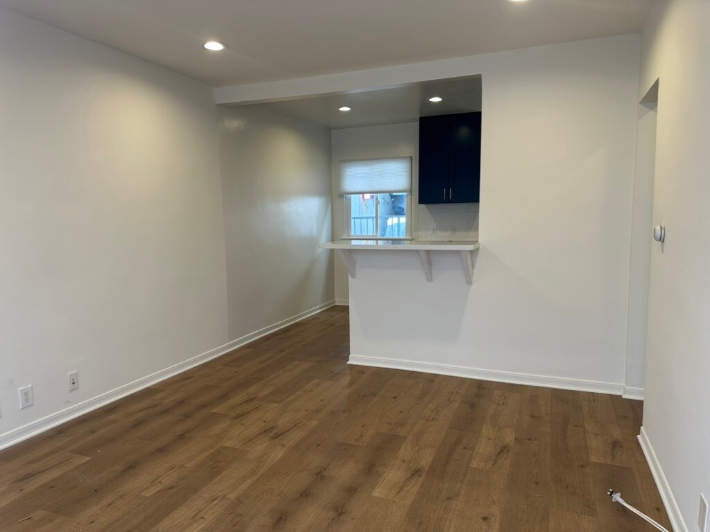 Building Photo - 436 Rosecrans Ave