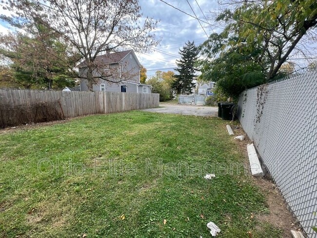 Building Photo - 397 1/2 S Ogden Ave