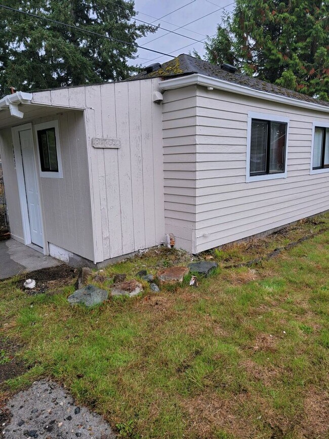 Building Photo - 4819 1/2-6645 1/2 S Fife St