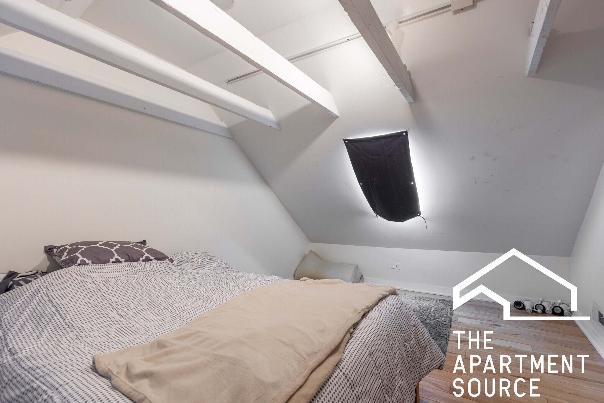 Building Photo - 1939 N Winchester Ave