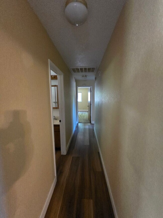Building Photo - Charming Family Home for Rent in Auburn, C...