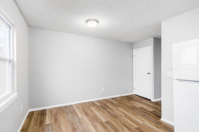 Building Photo - 2560-2566 Sandbury Blvd-2566