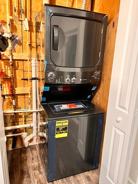 Building Photo - 2067 Hinshaw Dr