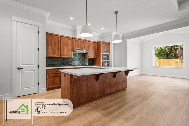 Building Photo - 2864 River Dr