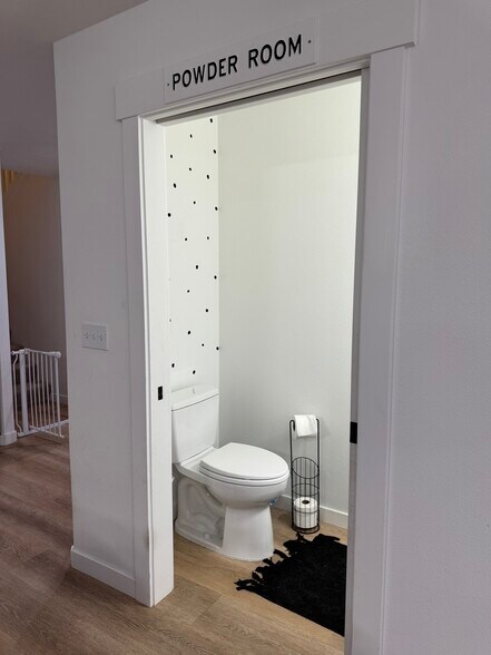 Building Photo - 2944 W 18th Ave