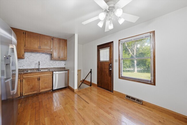 Building Photo - 4050 Violet Ln