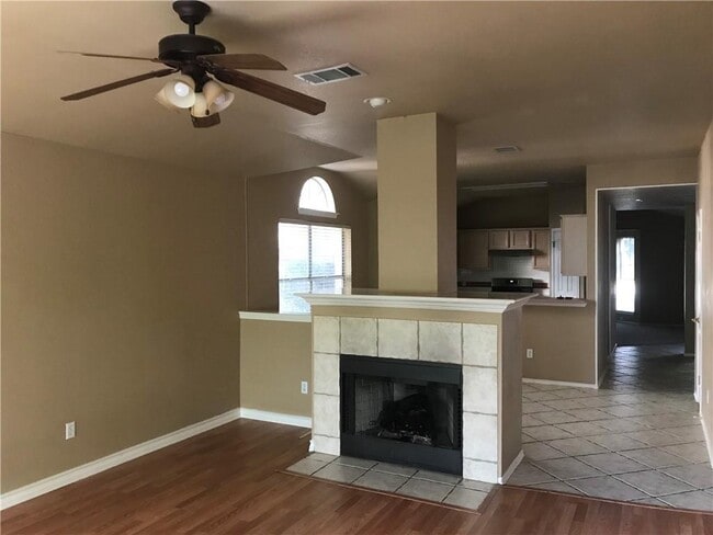 Building Photo - 2109 Lobelia Dr